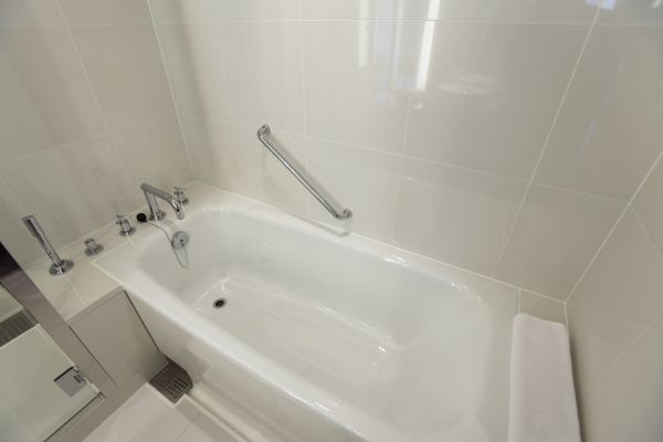 Cost of Bathtub Repair in Independence